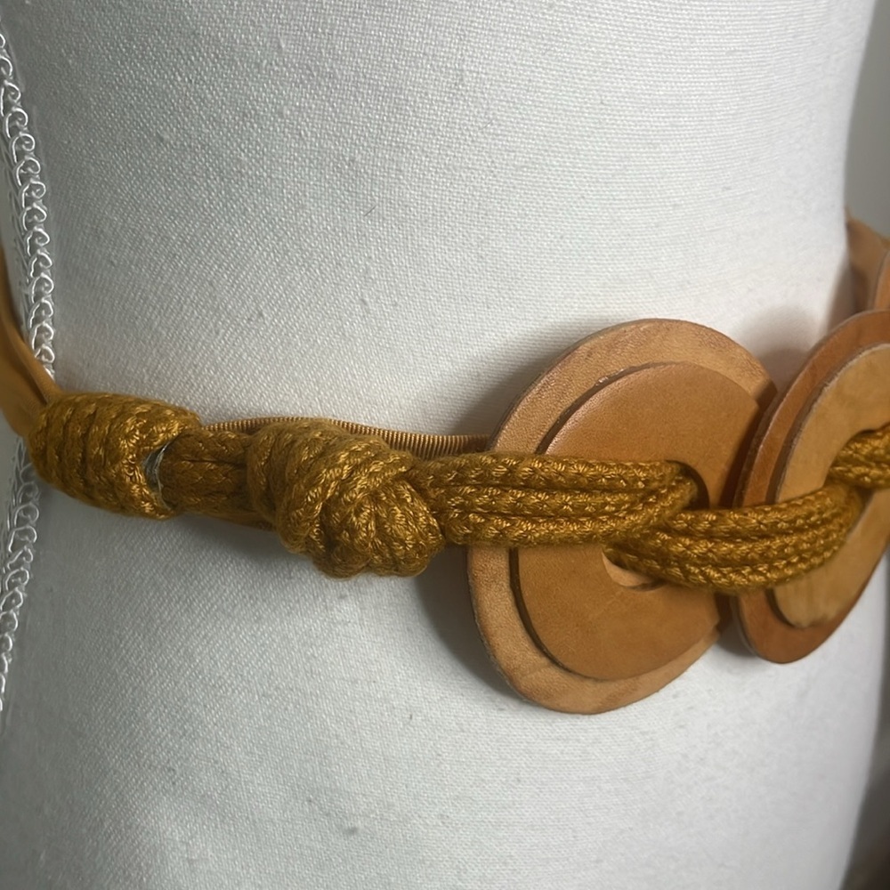 Vintage Tan Woven Belt With Leather Discs. Y2K - Picture 2 of 9